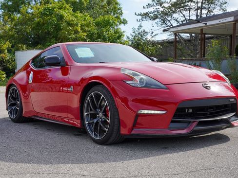 Used 2017 Nissan 370Z NISMO RWD image 10