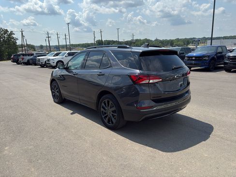 Used 2023 Chevrolet Equinox RS FWD image 2