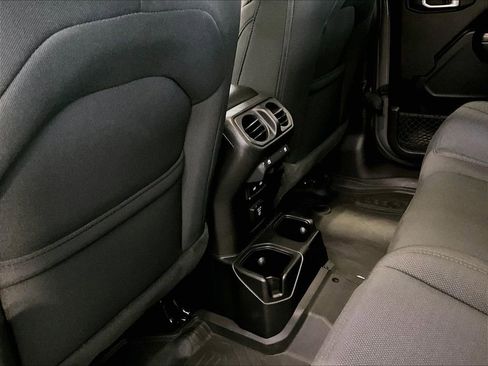 Used 2021 Jeep Gladiator Willys image 24