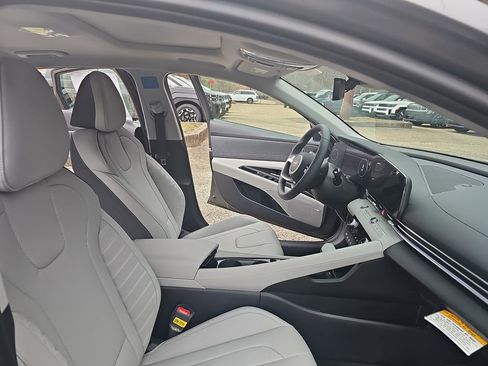 New 2026 Hyundai Elantra Limited FWD image 10