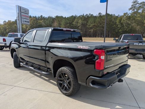 Used 2024 Chevrolet Silverado 1500 LT Trail Boss w/ Convenience Package II image 6
