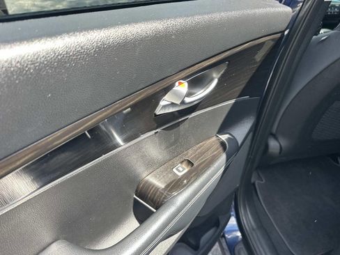 Used 2019 Kia Sorento LX FWD image 7