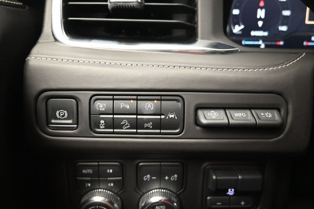 Used 2023 GMC Yukon Denali Ultimate AWD/4WD image 13