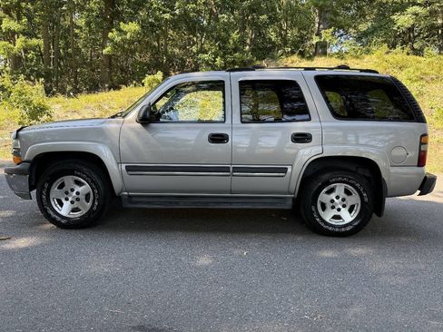 Used 2004 Chevrolet Tahoe LS w/ Preferred Equipment Group AWD/4WD image 10