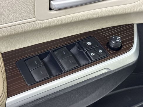 Used 2022 Toyota Sienna XLE image 18