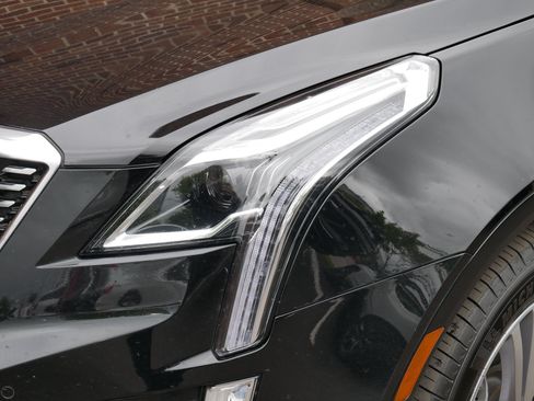Used 2023 Cadillac XT5 Premium Luxury w/ Technology Package AWD/4WD image 5
