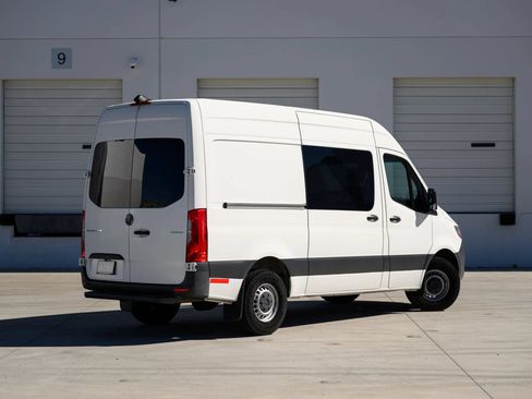 Used 2021 Mercedes-Benz Sprinter 2500 image 79
