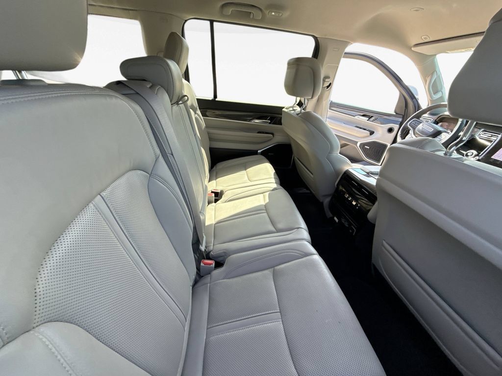 Used 2022 Jeep Wagoneer Series II AWD/4WD image 28