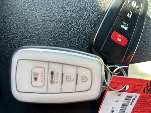 Used 2024 Toyota Camry SE w/ Convenience Package image 19