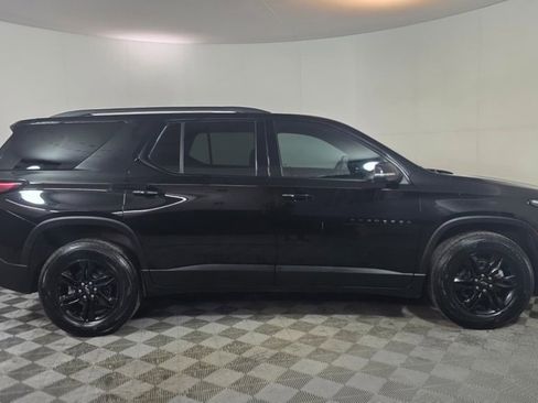 Used 2022 Chevrolet Traverse LT w/ Midnight/Sport Edition image 8