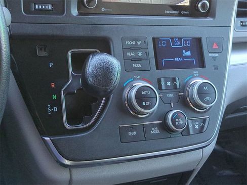 Used 2019 Toyota Sienna LE image 26