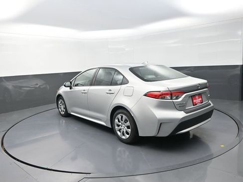 Used 2022 Toyota Corolla LE FWD image 52