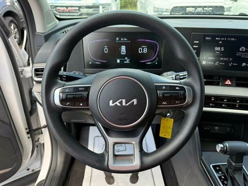Used 2025 Kia Sportage LX FWD image 5