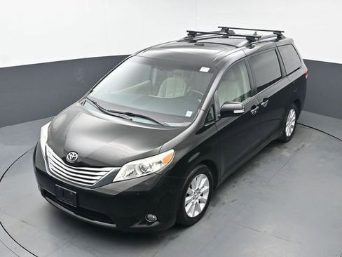 Used 2013 Toyota Sienna Limited w/ Premium Pkg image 32