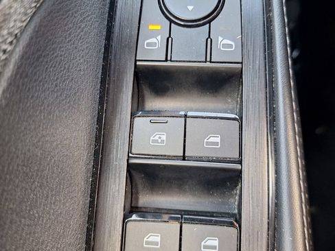 Used 2023 Nissan Rogue SV FWD image 16