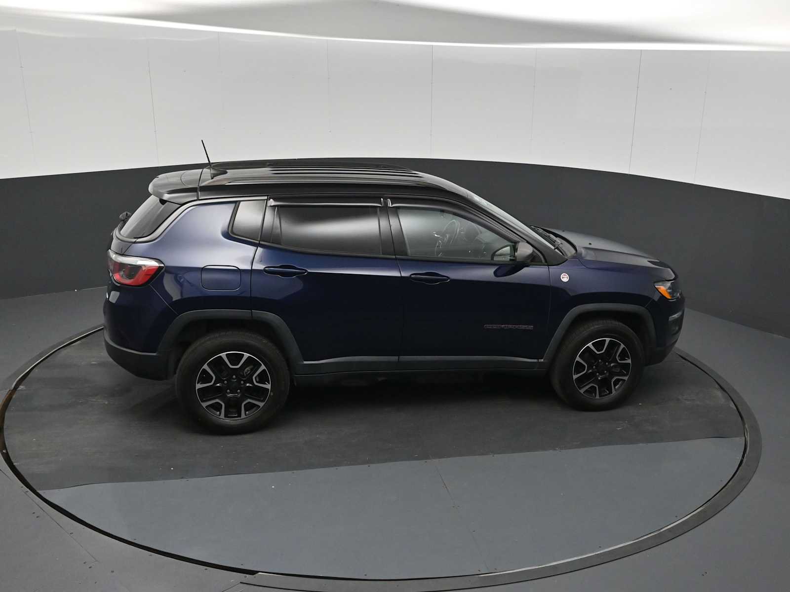 Used 2019 Jeep Compass Trailhawk w/ Popular Equipment Group AWD/4WD image 31