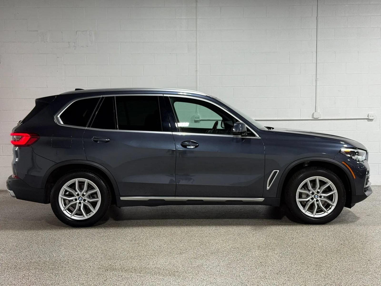Used 2019 BMW X5 xDrive40i w/ Convenience Package AWD/4WD image 5