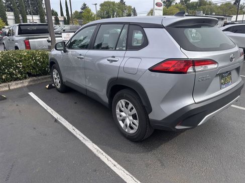 Used 2024 Toyota Corolla Cross L image 3