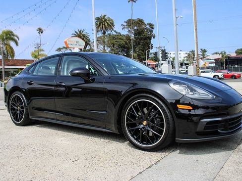 Used 2018 Porsche Panamera 4 AWD/4WD image 8