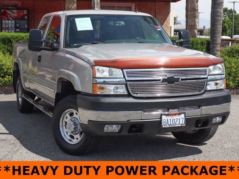Used 2006 Chevrolet Silverado 2500 LT w/ Heavy-Duty Power Package image 2