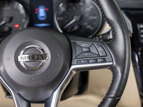 Used 2017 Nissan Rogue SL image 32