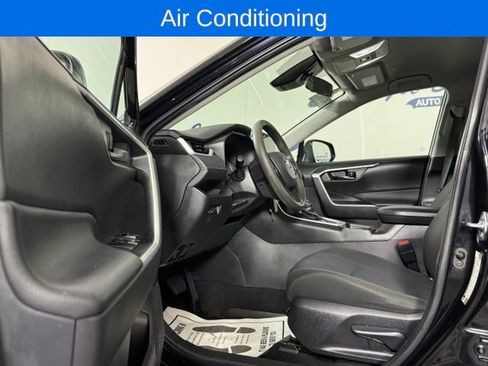 Used 2023 Toyota RAV4 LE AWD/4WD image 10