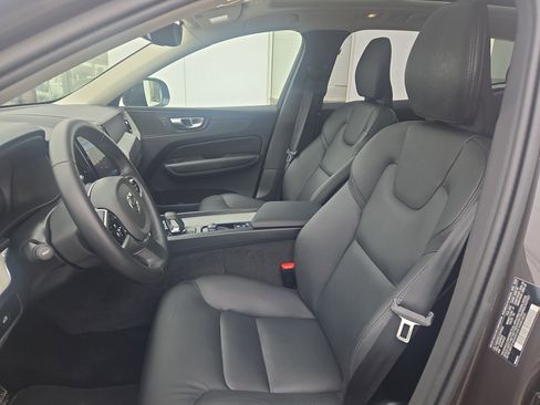 Certified 2025 Volvo XC60 B5 Plus image 6