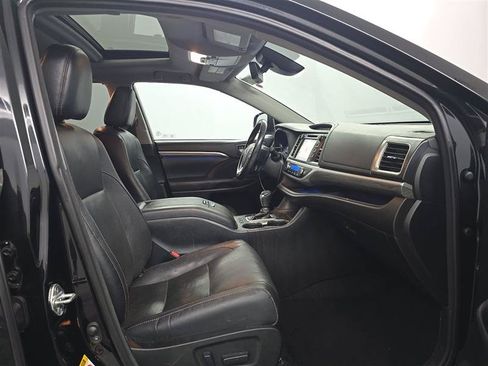 Used 2018 Toyota Highlander Limited FWD image 10