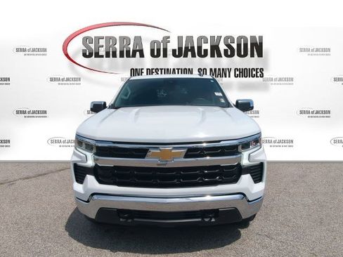Used 2023 Chevrolet Silverado 1500 LT w/ Z71 Off-Road Package AWD/4WD image 3
