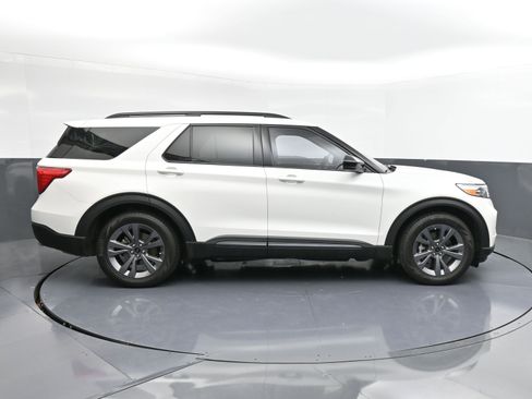 Used 2023 Ford Explorer XLT w/ Equipment Group 202A image 9