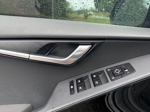 Used 2025 Kia Niro EX FWD image 8