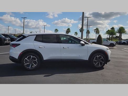 New 2026 Chevrolet Equinox EV LT image 24