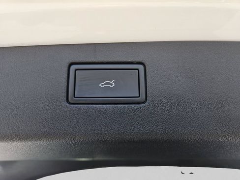 Used 2025 Volkswagen Tiguan SE w/ Panoramic Sunroof Package AWD/4WD image 21