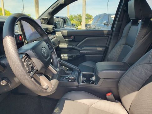 Used 2025 Toyota 4Runner TRD Off-Road Premium AWD/4WD image 11