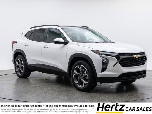 Used 2025 Chevrolet Trax LT FWD image 1