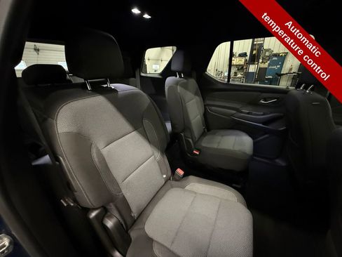 Used 2022 Chevrolet Traverse LT image 40