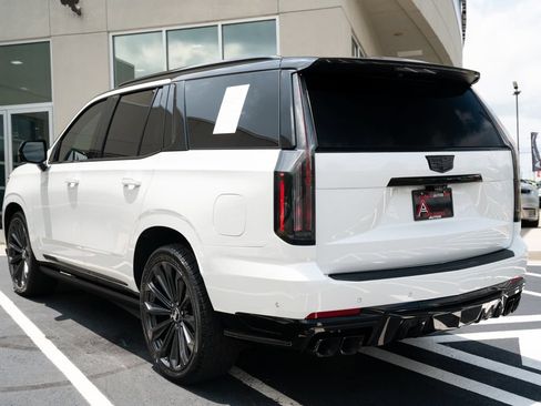 Used 2025 Cadillac Escalade V AWD/4WD image 15