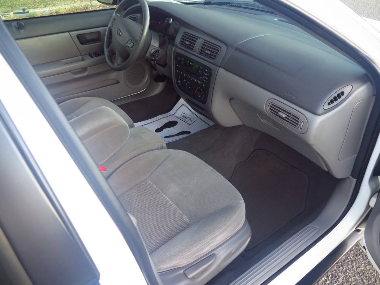 Used 2003 Ford Taurus SES FWD image 15
