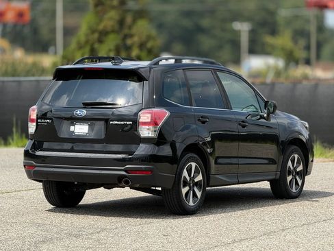 Used 2017 Subaru Forester 2.5i Limited AWD/4WD image 9