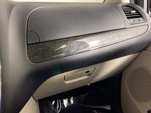 Used 2019 Dodge Grand Caravan SE w/ UConnect Hands-Free Group FWD image 29