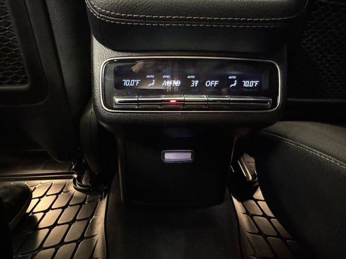 Used 2023 Mercedes-Benz GLS 450 4MATIC image 24