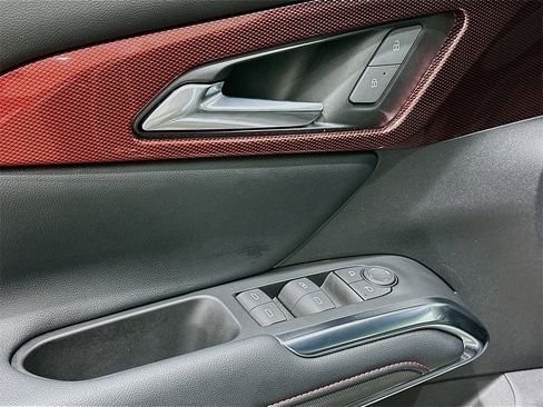 Used 2025 Chevrolet Traverse Z71 image 18