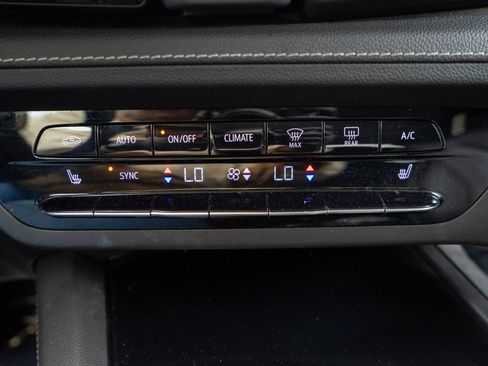 Used 2021 Buick Envision Essence w/ Technology Package I AWD/4WD image 21