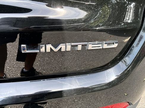 Used 2023 Jeep Compass Limited AWD/4WD image 10