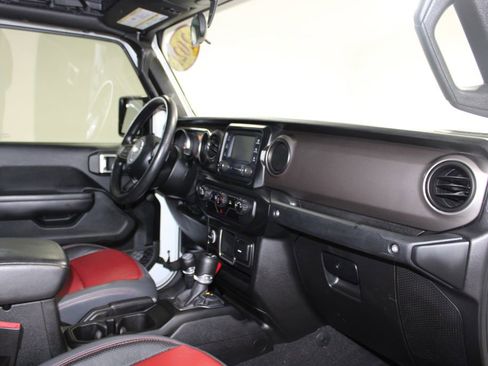 Used 2021 Jeep Gladiator Sport image 25