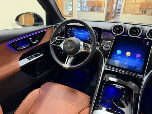 Certified 2025 Mercedes-Benz GLC 300 image 6