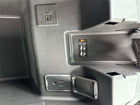 Used 2023 GMC Sierra 1500 AT4 w/ AT4 Premium Package image 24