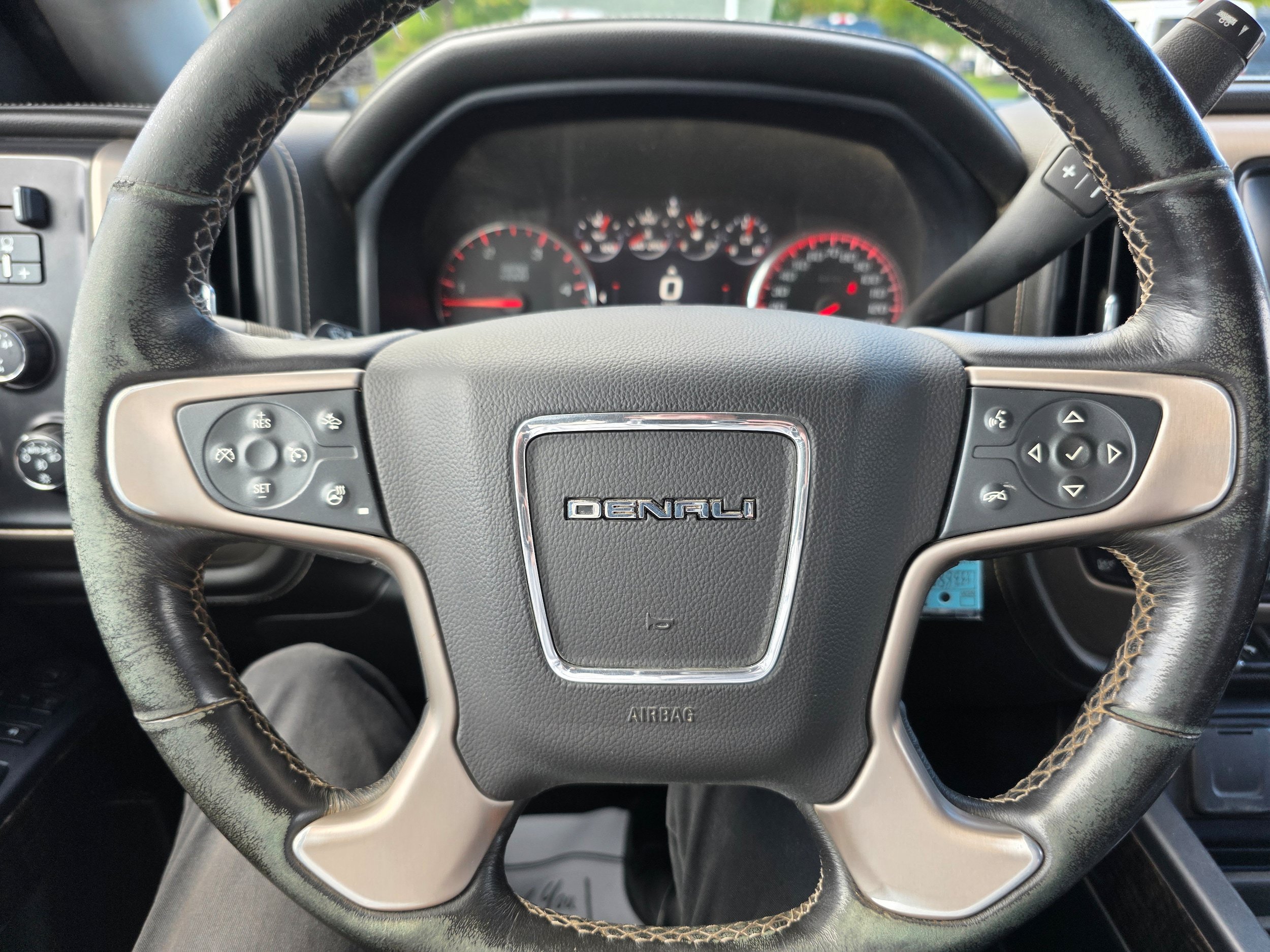 Used 2015 GMC Sierra 2500 Denali w/ Duramax Plus Package AWD/4WD image 15
