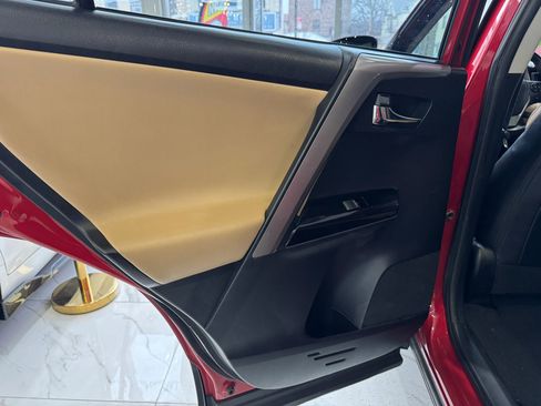 Used 2016 Toyota RAV4 Limited image 19