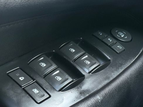 Used 2018 Cadillac Escalade Premium Luxury RWD image 32